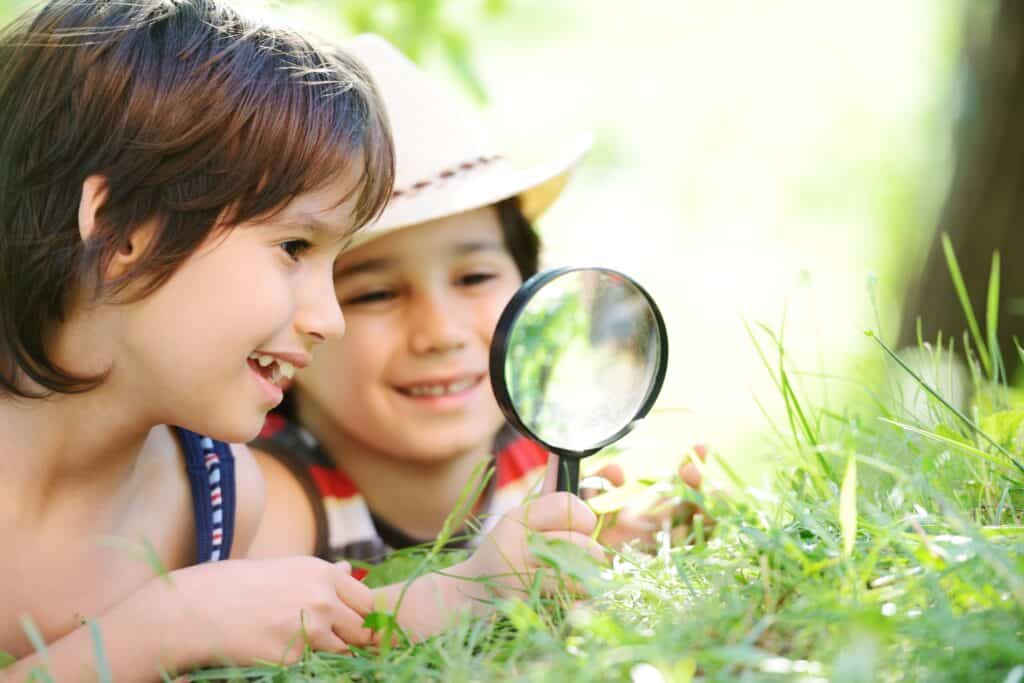 Happy,kid,exploring,nature,with,magnifying,glass