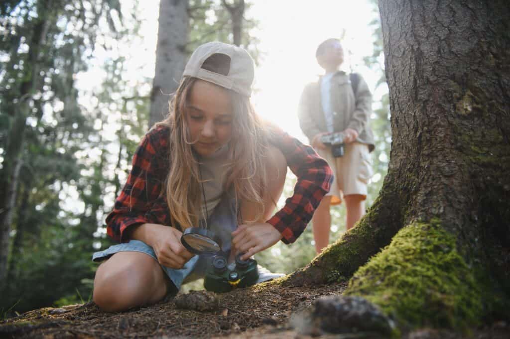Kids,exploring,nature,,using,magnifying,glass,and,binoculars,,enjoying,summer